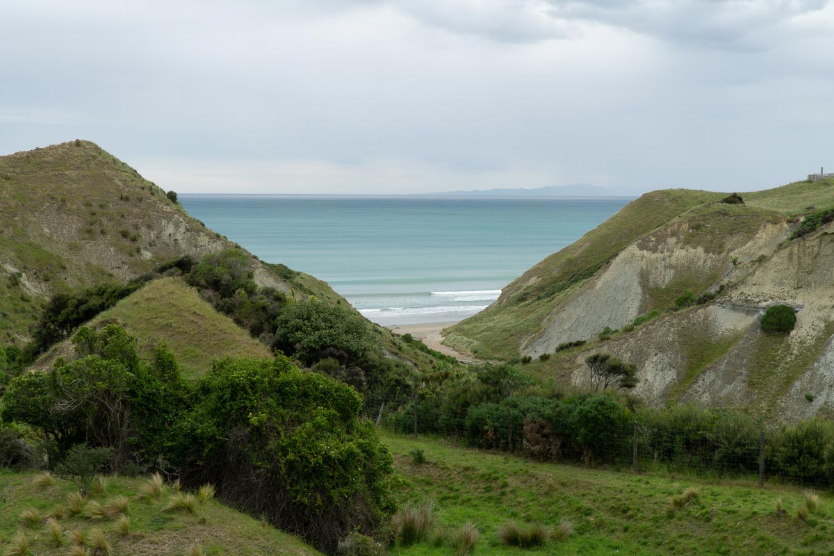 First view of the beach between two hills